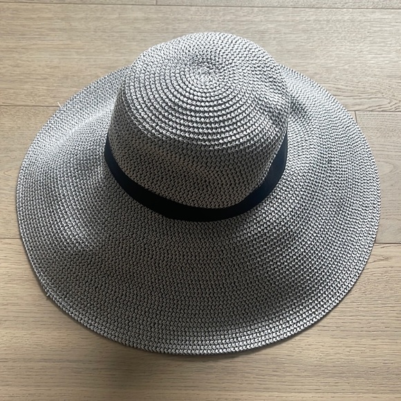 Main Character Accessories - Black and white floppy wide brim hat main character from aritzia